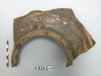 藏品(鐵釉系帶繫罐口緣殘件)的圖片